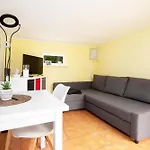 Kleines Nur 5 Auto-min Von Binz Апартаменты Lubkow