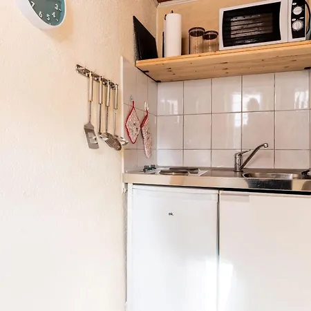Kleines Nur 5 Auto-min Von Binz Apartment Lubkow